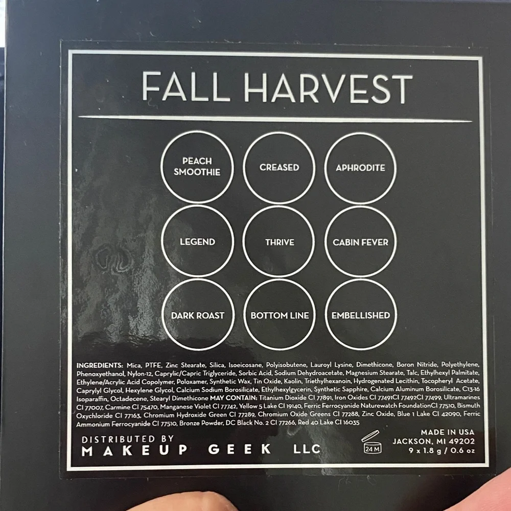 Makeup Geek Black and Gold Geometric Palette - Picture 2 of 6